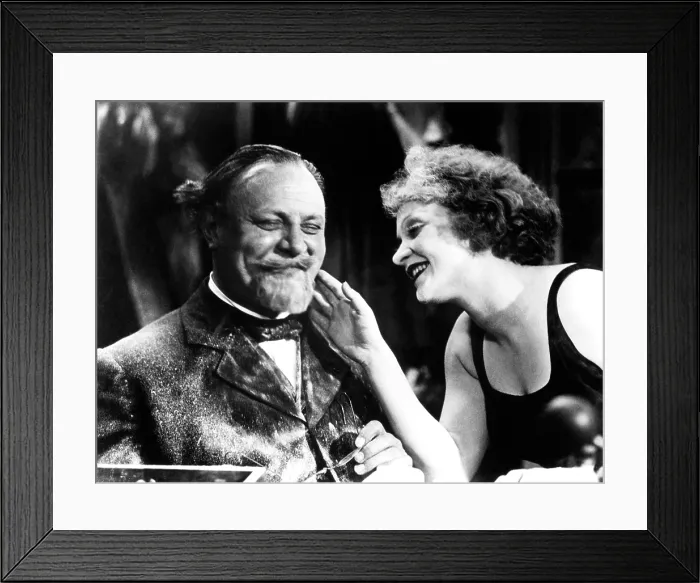 Framed Print : THE BLUE ANGEL, from left: Emil Jannings, Marlene Dietrich, 1930