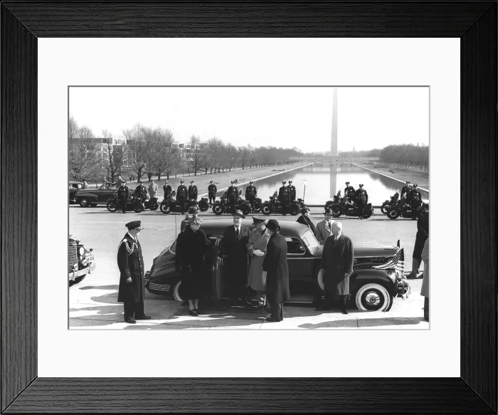 Framed Print : Franklin and Eleanor Roosevelt at ceremonies at the Lincoln Memorial. Feb. 12, 1938 Framed Print : Franklin and Eleanor Roosevelt at ceremonies at the Lincoln Memorial. Feb. 12, 1938