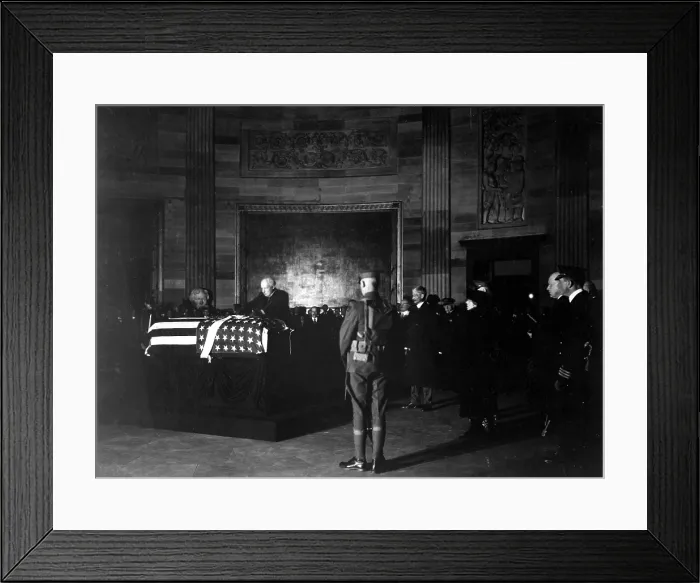 Framed Print : President Harding placing wreath on casket of World War I Unknown Soldier in rotunda of the Capitol. November 9, 1921