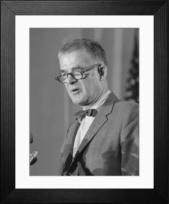 Framed Print : Watergate Special Prosecutor Archibald Cox at a press conference, June 4, 1973