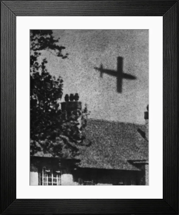 Framed Print : View of a V-1 in flight over London, ca. 1944. The German World War 2 weapon was an unmanned missile. (BSLOC_2013_11_100) Framed Print : View of a V-1 in flight over London, ca. 1944. The German World War 2 weapon was an unmanned missile. (BSLOC_2013_11_100)