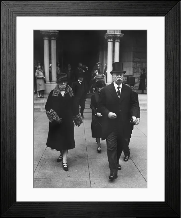 Framed Print : Chief Justice William Howard Taft and his wife Helen in 1929. He presided at the swearing in of President Herbert Hoover, but knew he was in declining health Framed Print : Chief Justice William Howard Taft and his wife Helen in 1929. He presided at the swearing in of President Herbert Hoover, but knew he was in declining health