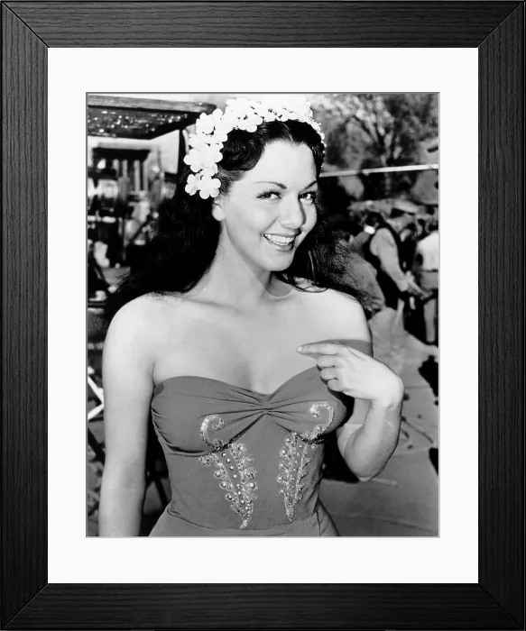 Framed Print : WHITE SAVAGE, Maria Montez, on-set, 1943