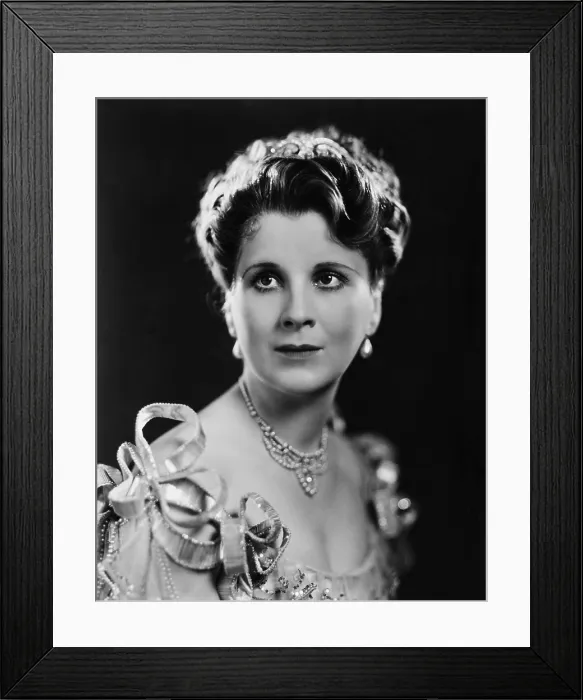 Framed Print : CAVALCADE, Diana Wynyard, 1933, TM & Copyright 20th Century fox film Corp. / courtesy Everett Collection