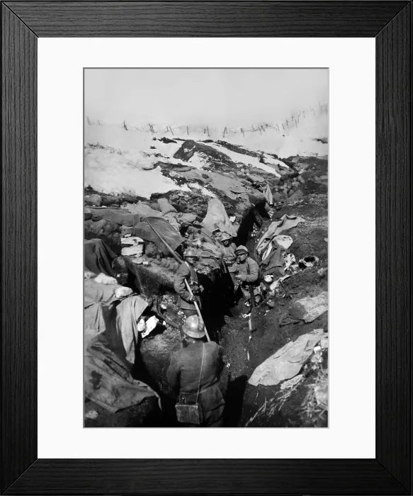 Framed Print : World War 1 in the Italian and Austria Alps. Italian soldiers in first line trenches. Ca. 1915-18. (BSLOC_2013_1_25)