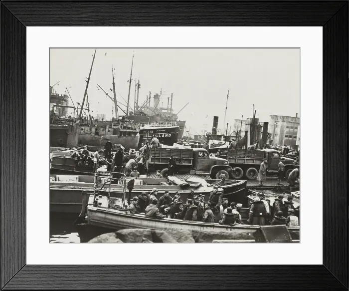 Framed Print : American soldiers disembark at Iceland on Oct. 16, 1941. Britain invaded neutral Iceland in May 1940 and transferred the island's defense to the U.S