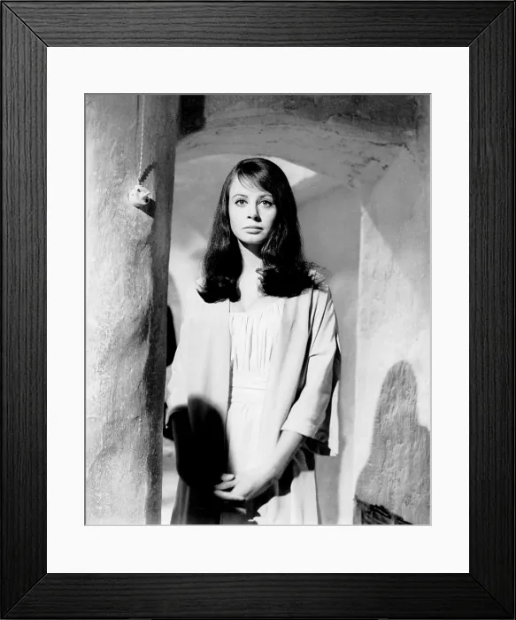 Framed Print : THE CEREMONY, Sarah Miles, 1963 Framed Print : THE CEREMONY, Sarah Miles, 1963
