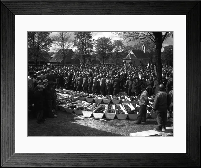 Framed Print : In Neunburg, Germany, victims of SS troopers killing are buried. Chaplains of the U.S Framed Print : In Neunburg, Germany, victims of SS troopers killing are buried. Chaplains of the U.S