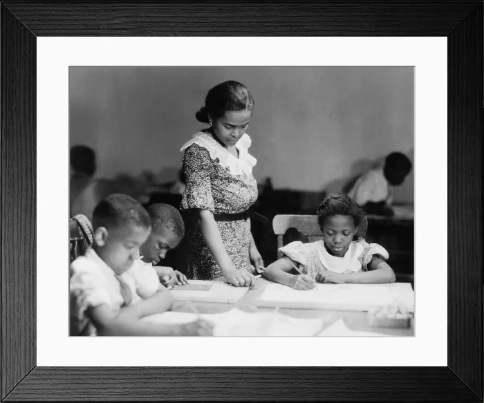 Framed Print : Children's class at the Harlem Art Workshop, at the New York Public Library, 135th St. Branch. Susie McIver teaches in a WPS Federal Art Project, ca. 1933-34