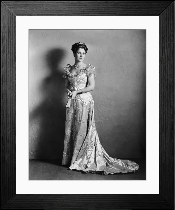 Framed Print : CAVALCADE, Diana Wynyard, 1933, TM & Copyright 20th Century Fox Film Corp. / courtesy Everett Collection Framed Print : CAVALCADE, Diana Wynyard, 1933, TM & Copyright 20th Century Fox Film Corp. / courtesy Everett Collection