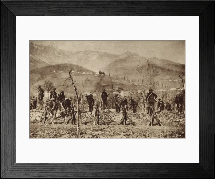Framed Print : World War 1 in the Italian and Austria Alps. British troops digging trenches in the mountain regions of the Italian - Austrian front
