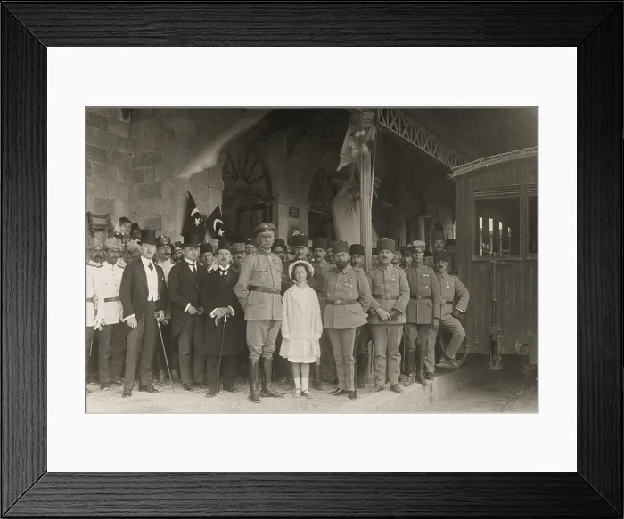 Framed Print : World War 1 in the Middle East. German General Erich von Falkenhayn with Turkish Commander, Cemal Pasha in Jerusalem. Falkenhayn is left of the girl, and Cemal is on the right