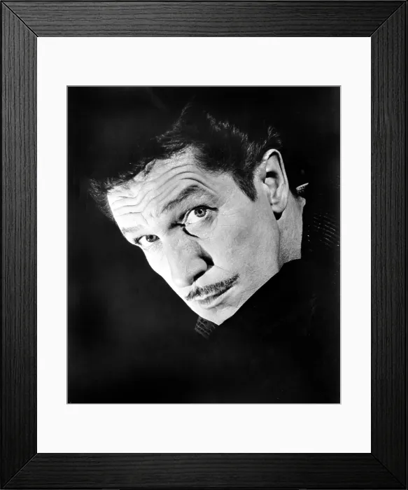 Framed Print : THE PIT AND THE PENDULUM, Vincent Price, 1961 Framed Print : THE PIT AND THE PENDULUM, Vincent Price, 1961