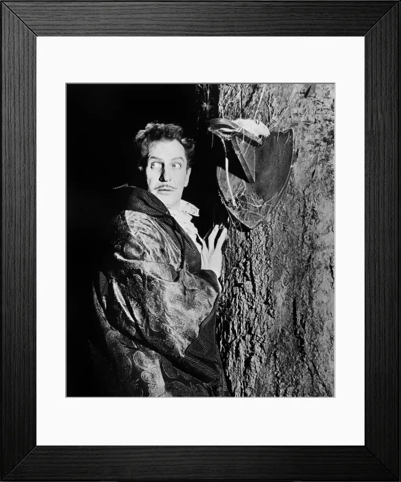 Framed Print : THE PIT AND THE PENDULUM, Vincent Price, 1961 Framed Print : THE PIT AND THE PENDULUM, Vincent Price, 1961