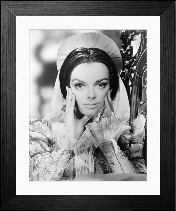 Framed Print : THE PIT AND THE PENDULUM, Barbara Steele, 1961 Framed Print : THE PIT AND THE PENDULUM, Barbara Steele, 1961