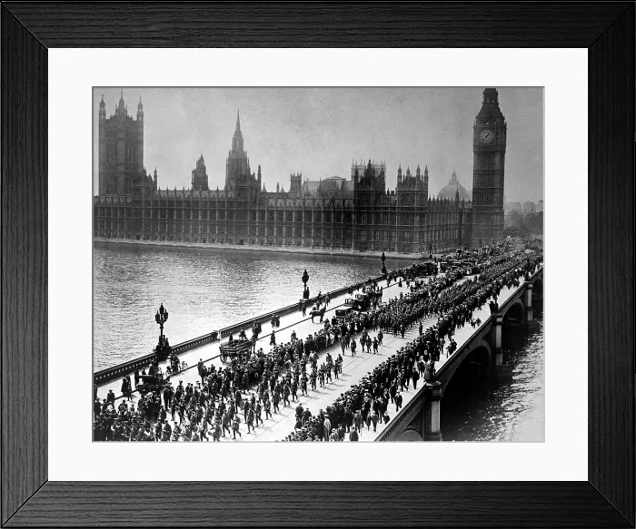 Framed Print : American troops starting a parade through London on Westminster Bridge. World War I. Sept. 5, 1917