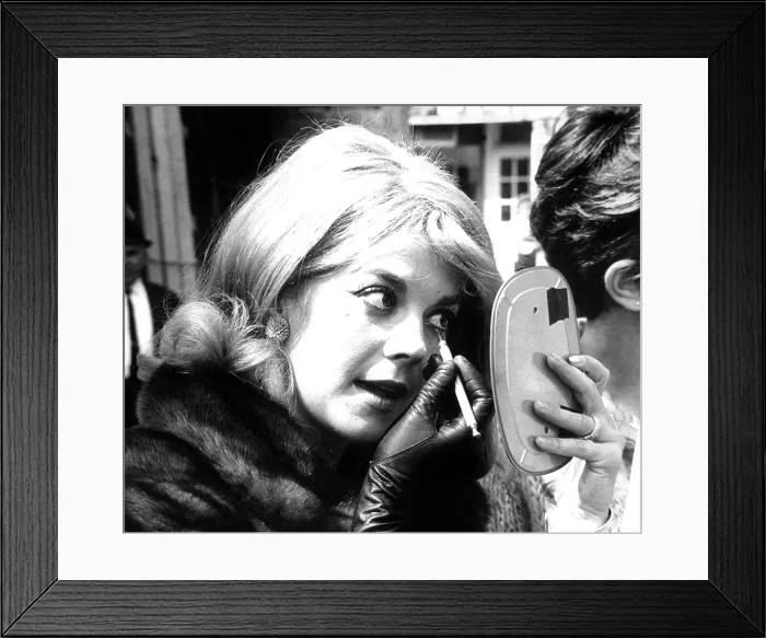 Framed Print : PENELOPE, Natalie Wood, on-set, 1966. Courtesy: CSU Archives  /  Everett Collection