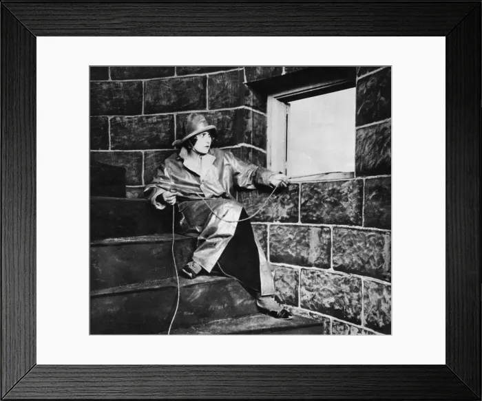 Framed Print : THE PERILS OF PAULINE, Pearl White, 1914