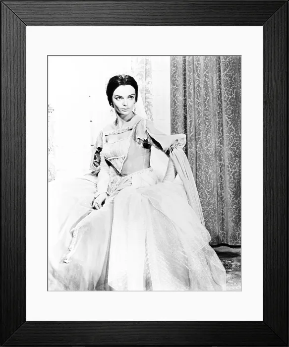 Framed Print : THE PIT AND THE PENDULUM, Barbara Steele, 1961 Framed Print : THE PIT AND THE PENDULUM, Barbara Steele, 1961