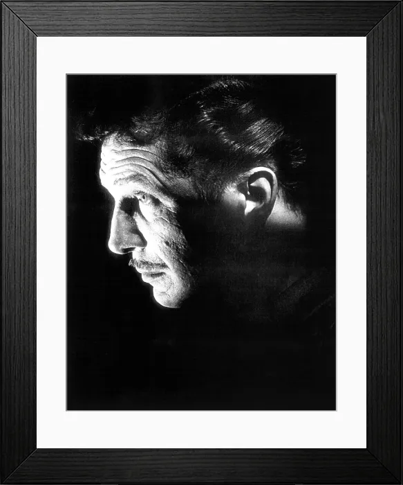 Framed Print : THE PIT AND THE PENDULUM, Vincent Price, 1961 Framed Print : THE PIT AND THE PENDULUM, Vincent Price, 1961