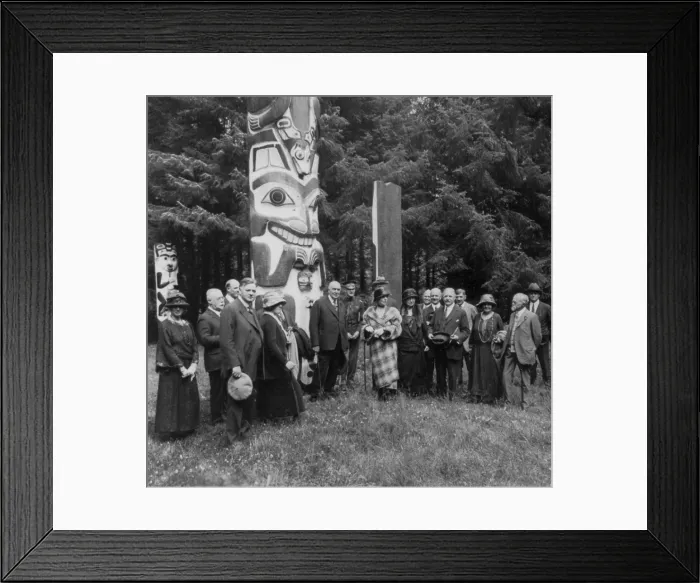 Framed Print : President Warren Harding and his Alaska party at the Great Alaskan Totem Pole at Sitka. July 1923. First Lady Florence Harding wears a bold plaid coat Framed Print : President Warren Harding and his Alaska party at the Great Alaskan Totem Pole at Sitka. July 1923. First Lady Florence Harding wears a bold plaid coat