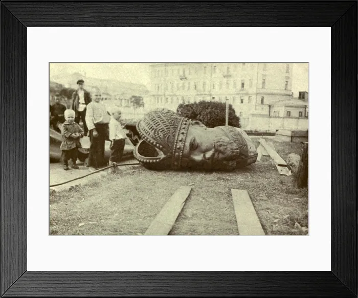 Framed Print : Bronze head of ruined statue of Czar Alexander III during Russian Revolution. 1917. (BSLOC_2013_4_204)