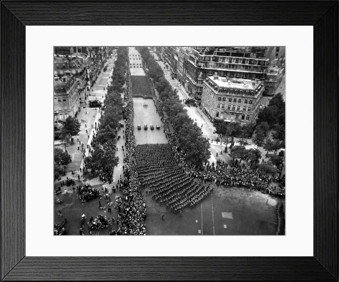 Framed Print : American army marches on the Champ Elysees, August 29, 1944. Parade celebrating the liberation of Paris from Nazi German occupation. World War 2. (BSLOC_2014_2_143)