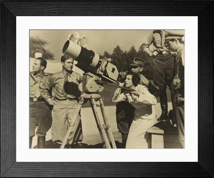 Framed Print : Leni Riefenstahl looking through a large camera with Cinematographer Sepp Allgeier Framed Print : Leni Riefenstahl looking through a large camera with Cinematographer Sepp Allgeier