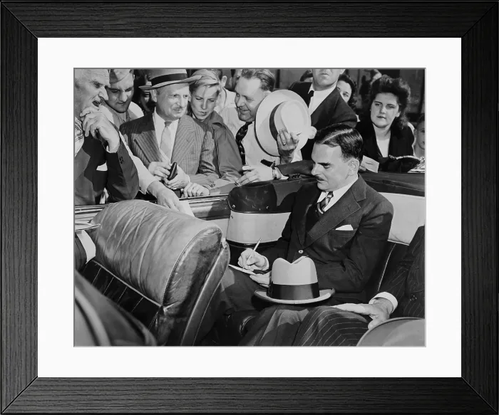 Framed Print : Republican Presidential candidate Thomas Dewey signing autographs in Louisville, Kentucky. Sept. 11, 1944