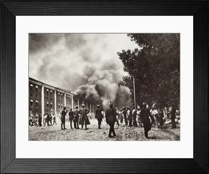 Framed Print : World War 1. German soldiers carrying grain from the burning granary of Brest-Litovsk Framed Print : World War 1. German soldiers carrying grain from the burning granary of Brest-Litovsk