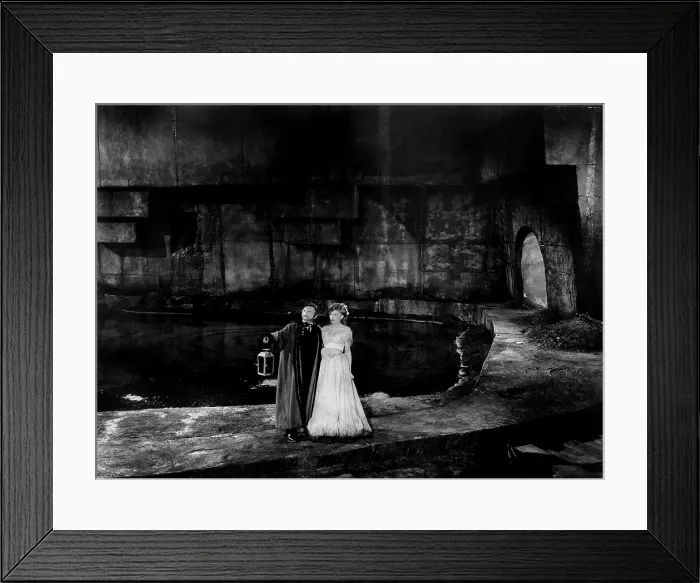 Framed Print : THE PHANTOM OF THE OPERA, Claude Rains, Susanna Foster, 1943 Framed Print : THE PHANTOM OF THE OPERA, Claude Rains, Susanna Foster, 1943