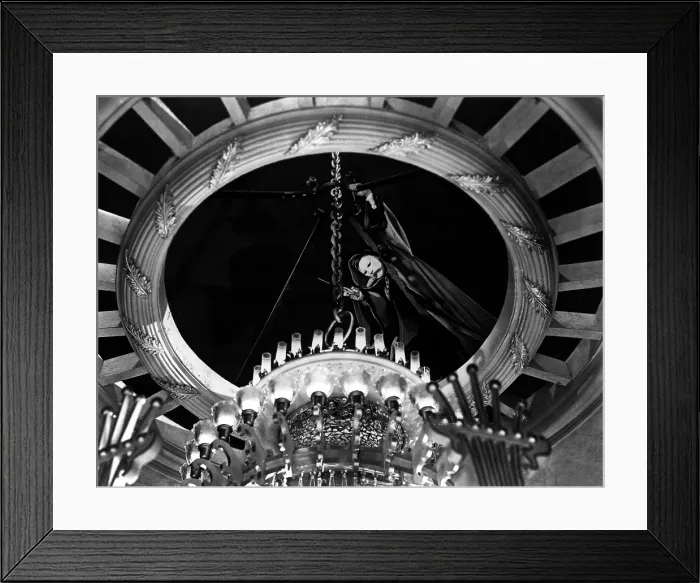 Framed Print : PHANTOM OF THE OPERA, Claude Rains, 1943, chandelier