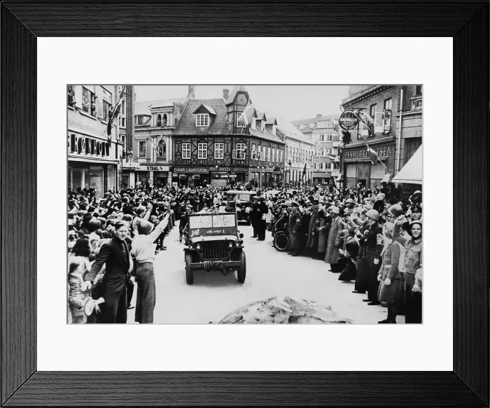 Framed Print : Copenhagen welcoming British liberation troops in May 5, 1945. Denmark was one of the last occupied countries to be freed of Germans at the end of World War 2. (BSLOC_2014_2_176)