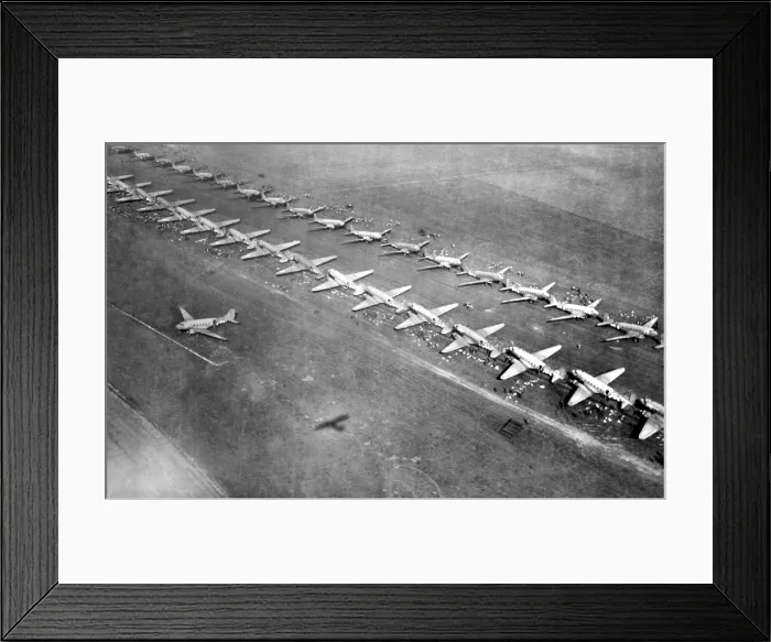 Framed Print : Long lines of C-47 transports loaded with paratroopers at an English airfield, Sept. 17, 1944