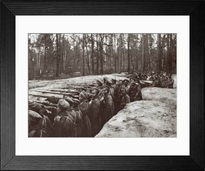 Framed Print : World War 1. Russian forces in a trench on one of the thickly wooded plateaus in the foot hills of the Carpathians where fighting took place in their attempt to cross into
