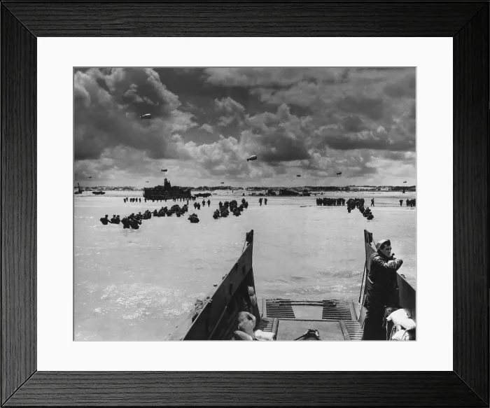 Framed Print : U.S. Troops land at Normandy on D-Day Framed Print : U.S. Troops land at Normandy on D-Day