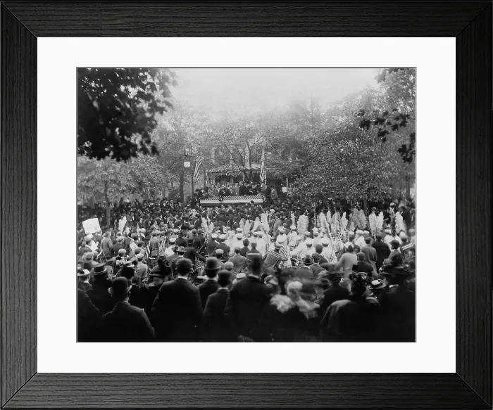 Framed Print : President William McKinley speaking to Chicago Wheelman as bicyclists were called in 1901