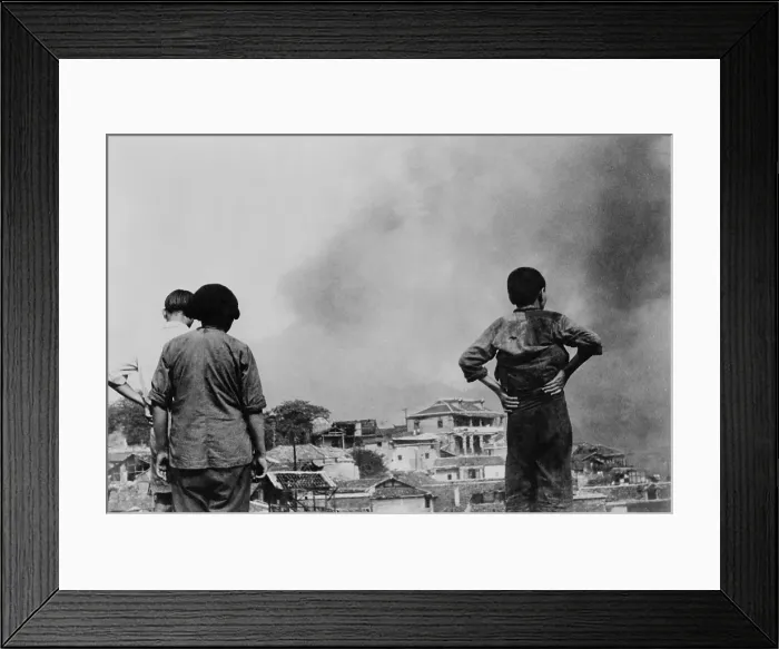 Framed Print : Three Chinese civilians in Chungking witness a Japanese air-raid. Second Sino-Japanese War /  World War 2. Ca.1937-45. (BSLOC_2013_14_73)