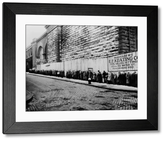 Framed Print : Bread line beside the Brooklyn Bridge approach. New York City ca. 1930-35 Framed Print : Bread line beside the Brooklyn Bridge approach. New York City ca. 1930-35