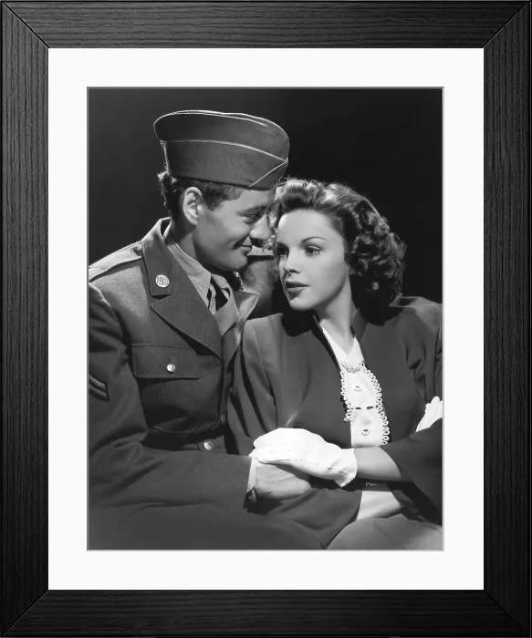 Framed Print : THE CLOCK, from left: robert Walker, Judy Garland, 1945