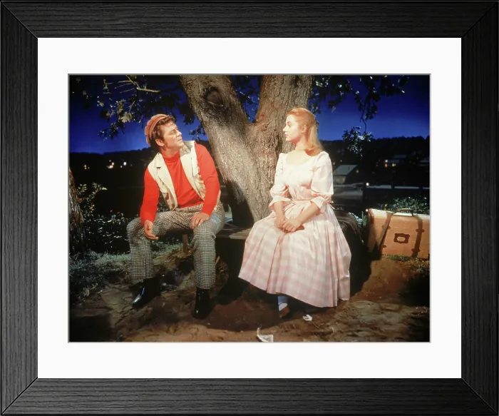 Framed Print : CAROUSEL, Gordon MacRae, Shirley Jones, 1956. TM & 20th Century Fox. All rights reserved / courtesy Everett Collection