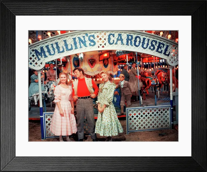 Framed Print : CAROUSEL, Shirley Jones, Gordon MacRae, Barbara Ruick, 1956. TM & 20th Century Fox. All rights reserved / courtesy Everett Collection