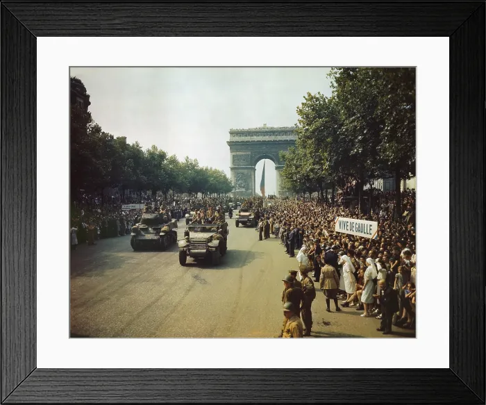 Framed Print : Victory parade on the Champs Elysees. Crowds cheer the Free French Forces and hold a sign Vive De Gaulle. Paris August 26 1944 the day after Paris was liberated