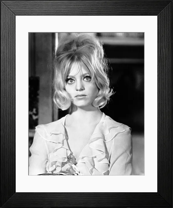 Framed Print : THERE'S A GIRL IN MY SOUP, Goldie Hawn, 1970 Framed Print : THERE'S A GIRL IN MY SOUP, Goldie Hawn, 1970