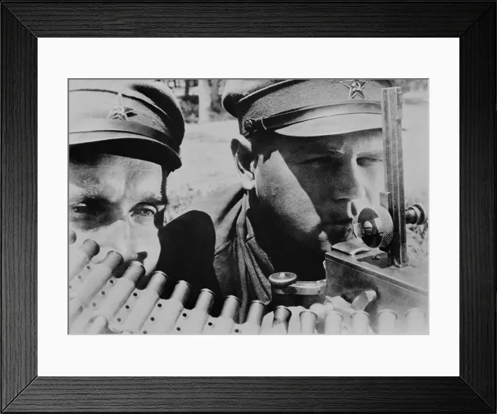 Framed Print : Red Army machine gun crew. Ca. 1941-1944. (BSLOC_2013-12_11) Framed Print : Red Army machine gun crew. Ca. 1941-1944. (BSLOC_2013-12_11)