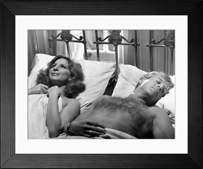 Framed Print : THE WAY WE WERE, Barbra Streisand, Robert Redford, 1973