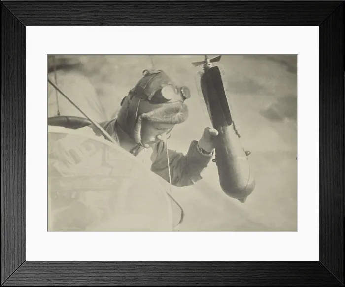 Framed Print : World War 1 flyer holding a bomb in his hand, waiting to release it on target. By Italian photographer Fedele Azari, 1914-1918 (BSLOC_2017_1_23)