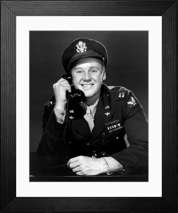 Framed Print : WEEKEND AT THE WALDORF, Van Johnson, 1945