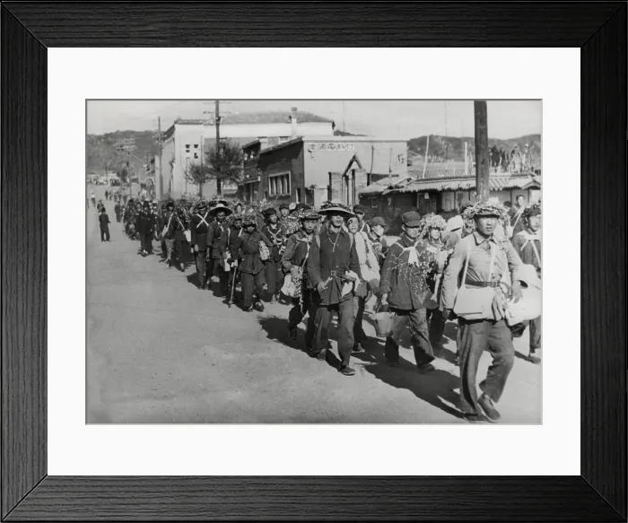 Framed Print : Chinese Civil War 1946-1949. Chinese students evacuate the city during the Battle of Kalgan, October 10-20, 1946