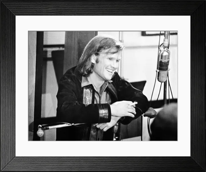 Framed Print : CISCO PIKE, Kris Kristofferson in the recording studio, 1972